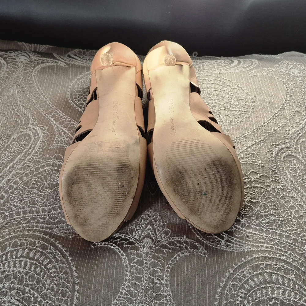 BCBGeneration Tan Cutout 5-Inch Heels Size 6